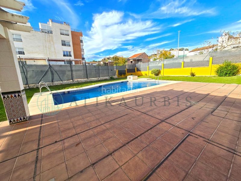 Foto 7a18b2cf-b771-4793-9794-123bd2e07477. Dúplex amb aparcament piscina a San Alberto - La Alcubilla - Florisol Málaga