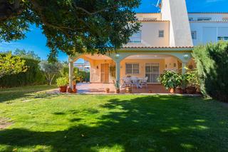 Casa aparellada a N/a 15. Chalet pareado con piscina propia