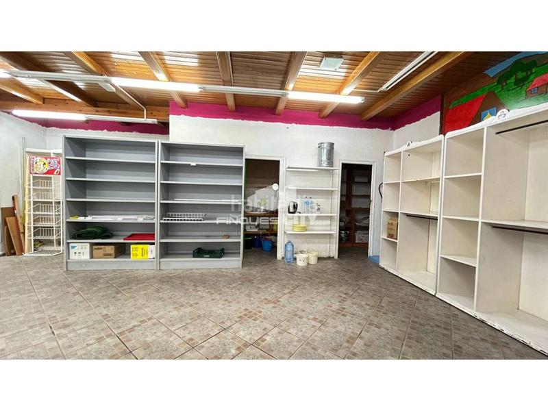 Foto bf27c47a-9356-4914-91df-8a5ea453af26. Alquiler local comercial en cervantes 56 local comercial 150m2 en Calella