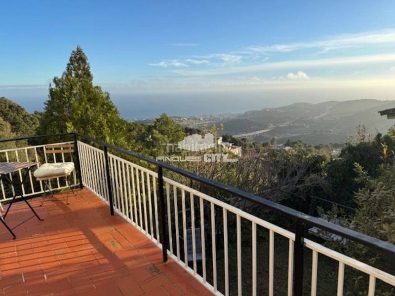 Foto ef708b2d-9a5c-4114-af3c-41dbb7e57e44. Xalet amb aparcament piscina a Can Carreras - Montessol Pineda de Mar