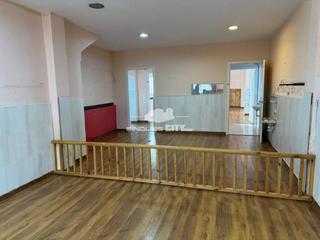 Rent Business premise in General llauder 51. Local de 110m2 para reformar en zona centro de mataró
