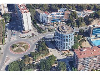 Aparcament cotxe a Turisme 90. Parking grande  trastero, en misma planta sótano zona creu groga