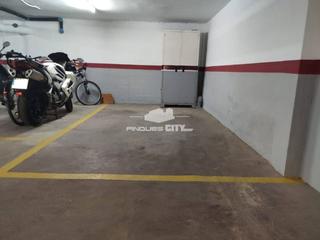Alquiler Parking coche  Miquel biada. Garaje en venta en el poblenou