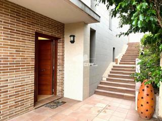 Casa  Delfina dolz i antó. Venta de una amplia casa en calella