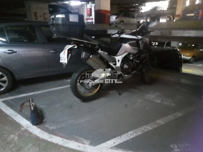 Foto a3046277-c792-4f77-ba76-0a11f93a2cd8. Parking voiture dans casp 51 dans Dreta de l´Eixample Barcelona