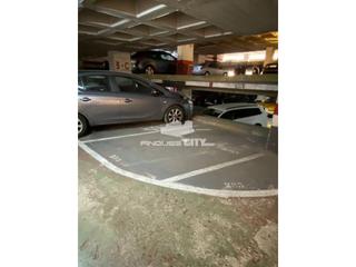 Aparcament cotxe a Casp 51. Parking para coche pequeño o 2 motos