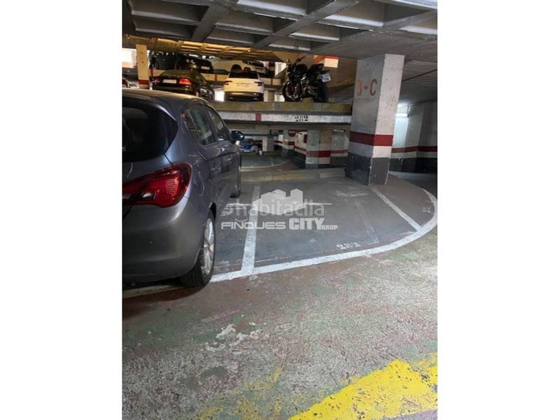 Foto ef3ee650-d378-41a5-b00e-a579d2885c1f. Parking voiture dans casp 51 dans Dreta de l´Eixample Barcelona
