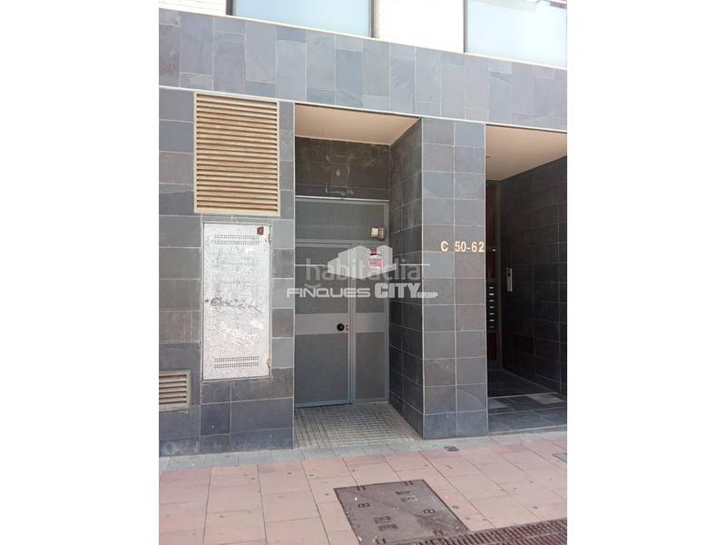 Foto ad5f01b9-d4f2-4c5d-ad54-d4641ceb3693. Aparcament cotxe a Calella