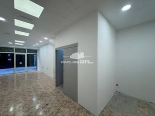 Lloguer Local Comercial  Sant joan. Local comercial en alquiler en calella