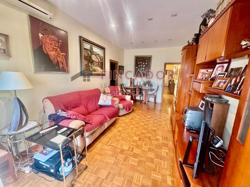 Foto 2fcbc007-1b5d-4ecb-88d3-3b0ec7ee60e1. Pis amb calefacció aparcament a Guinardó Barcelona