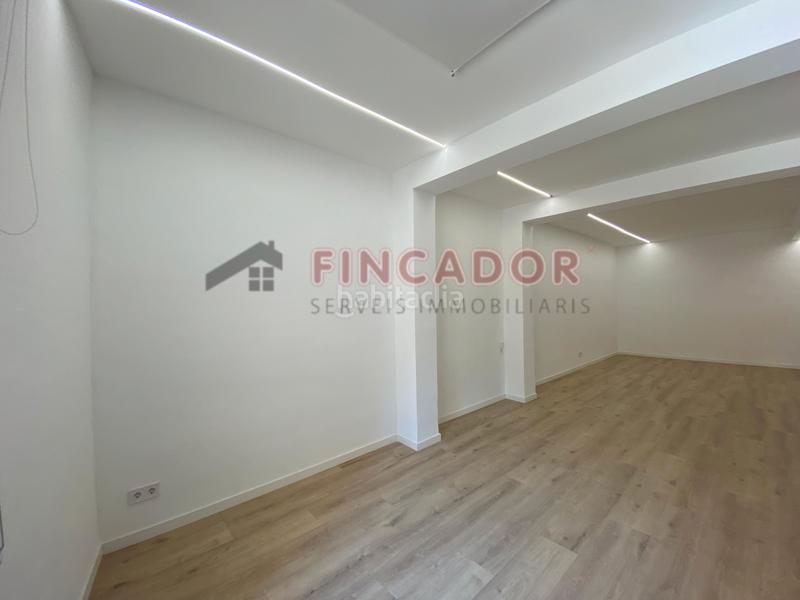 Foto a3bbfc31-9cc3-46d0-b322-5c6f74dbe09c. Oficina amb calefacció a La Nova Esquerra de l´Eixample Barcelona