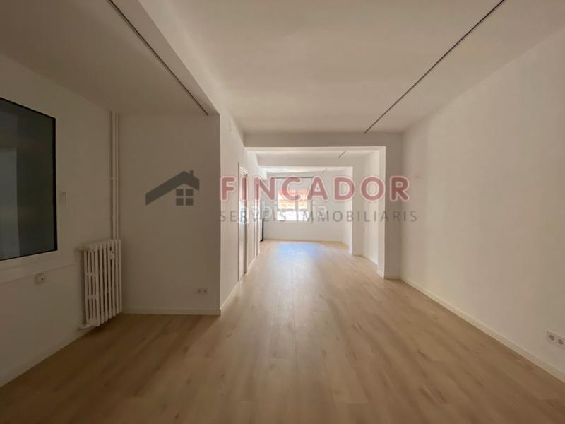 Foto f0f2a3ee-fe9b-498c-a231-1d10a05bfb48. Oficina amb calefacció a La Nova Esquerra de l´Eixample Barcelona