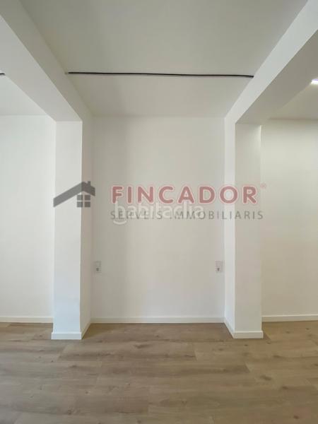 Foto 4c18bbdb-944d-49fa-9d02-cae4c16b9a9e. Ufficio con riscaldamento in La Nova Esquerra de l´Eixample Barcelona