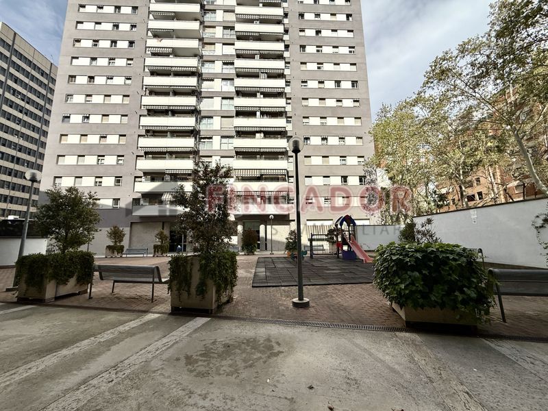 Foto ea1cf2b6-41a6-45b5-90ce-5918b6e8fc76. Pis amb calefacció piscina a La Marina del Port Barcelona