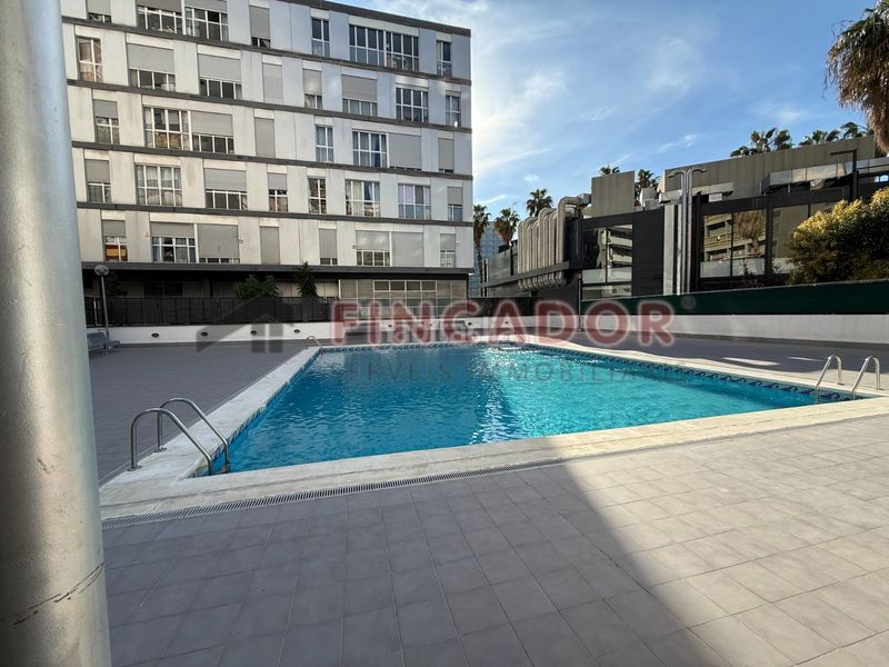 Foto ea2e0317-db09-40f3-9f39-092975696aa8. Pis amb calefacció piscina a La Marina del Port Barcelona