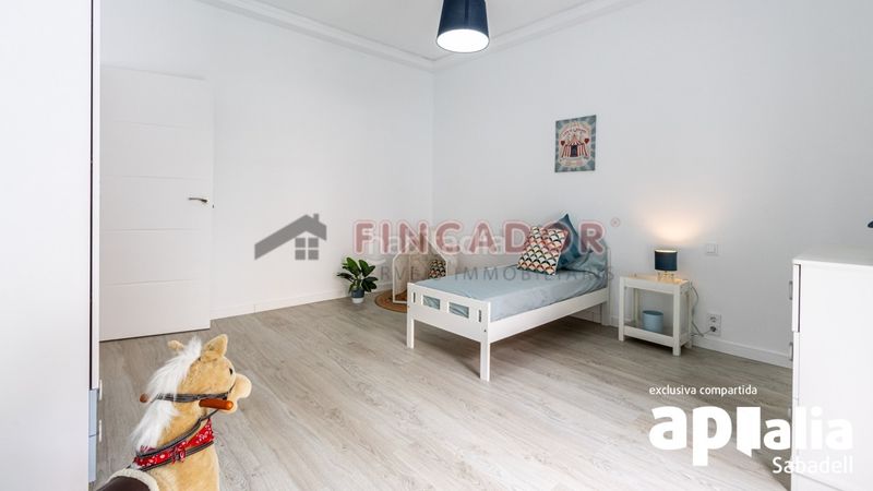 Foto 3d5208aa-430b-4c63-931c-295588850bd8. Casa amb xemeneia calefacció aparcament piscina a Sabadell