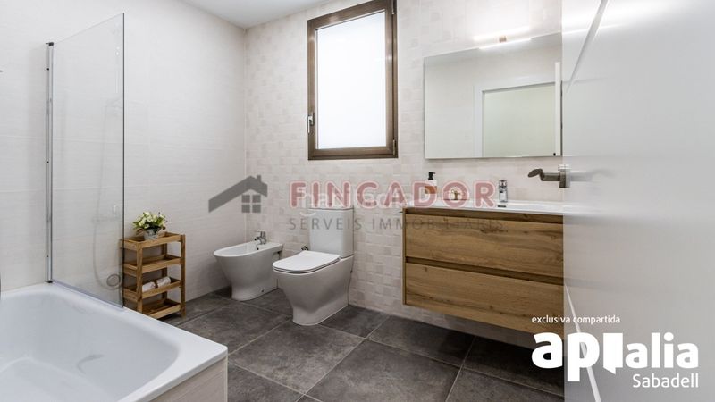 Foto 459f23cc-f883-48bd-a758-965bd66ad5da. Casa amb xemeneia calefacció aparcament piscina a Sabadell