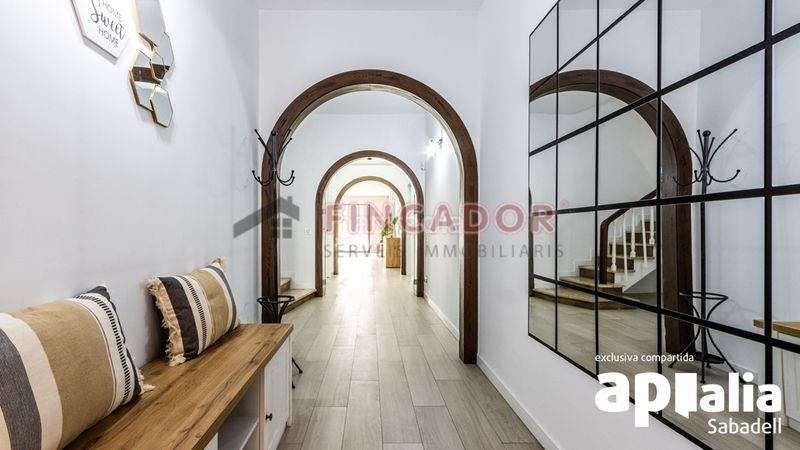 Foto 4f77fbad-6b5b-4aac-9138-0437d3e82e19. Casa amb xemeneia calefacció aparcament piscina a Sabadell