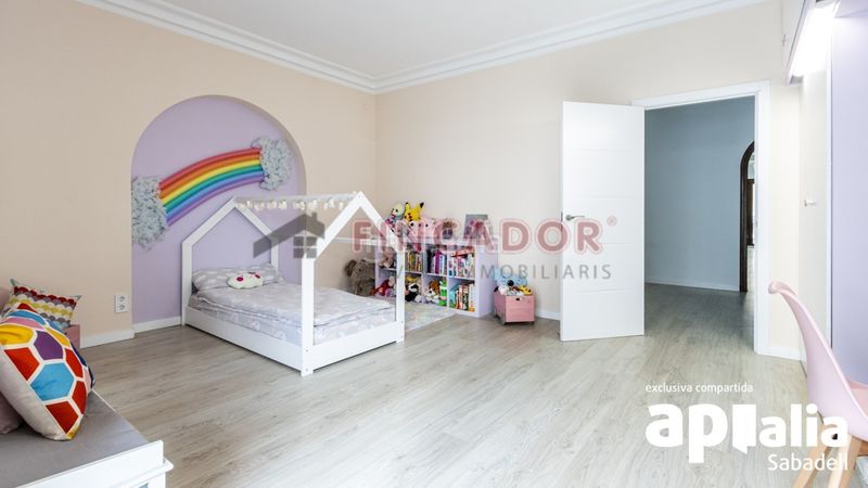 Foto 93fb7d70-2d7e-4390-b955-d4569ada9cdb. Casa amb xemeneia calefacció aparcament piscina a Sabadell