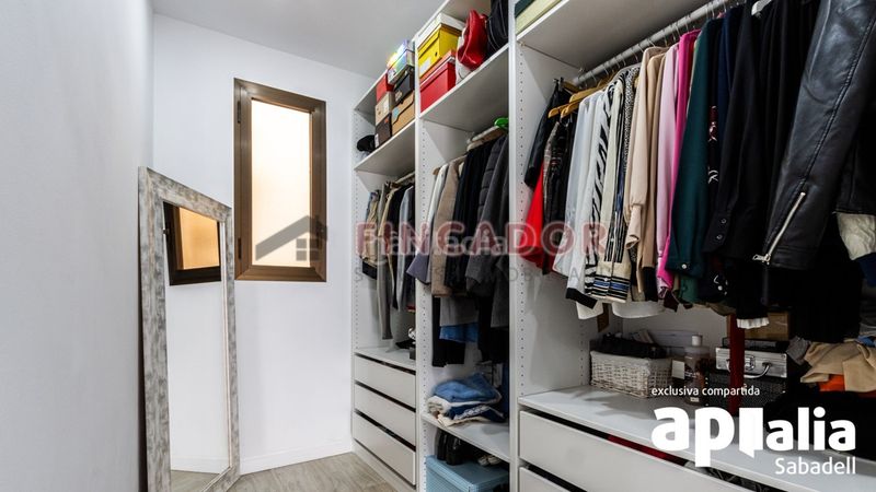 Foto ae79bf52-aeaa-47e3-bee9-6e261577e119. Casa amb xemeneia calefacció aparcament piscina a Sabadell