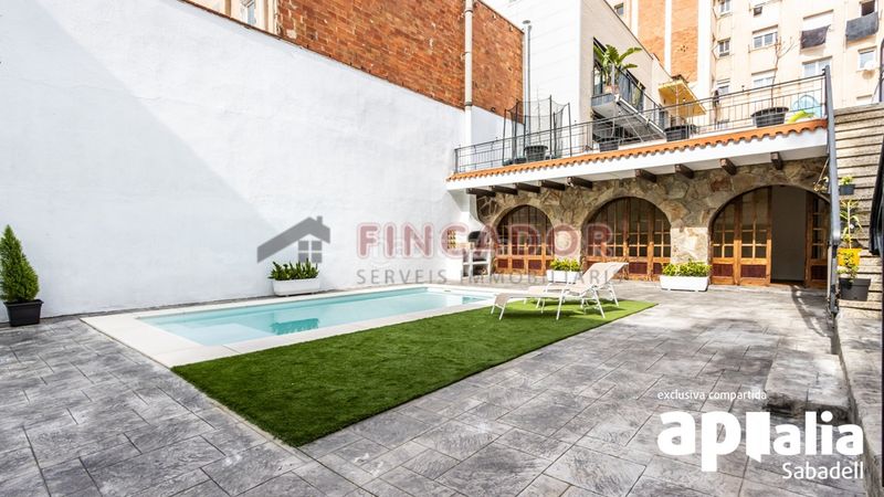 Foto f225319b-ae74-4a1e-9789-bb2307ce7763. Casa amb xemeneia calefacció aparcament piscina a Sabadell