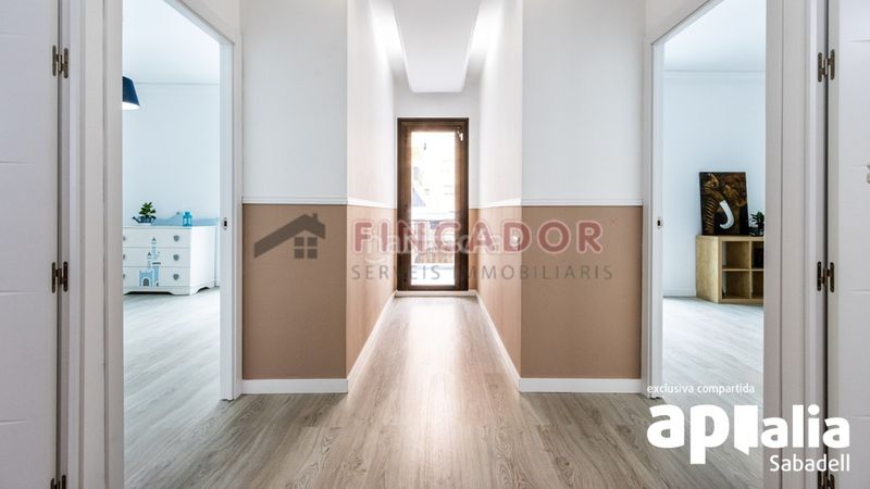 Foto f3cbdca2-0c01-4ff3-bd53-901de37d16ea. Casa amb xemeneia calefacció aparcament piscina a Sabadell