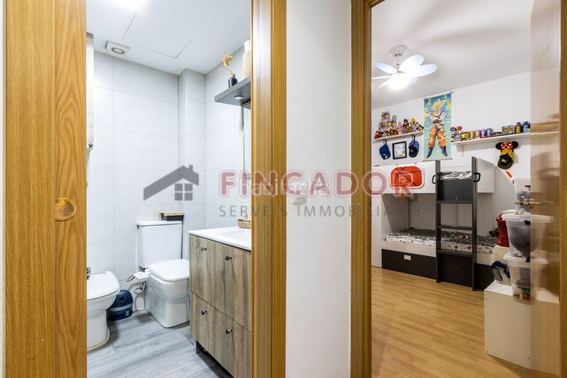 Foto 7e1a8984-20a7-413d-856e-612f8321f713. Appartamento con riscaldamento in Eixample Sabadell