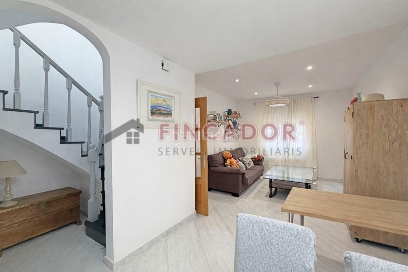 Foto 27b6d9a4-1640-41e9-bd7a-a82691427ca4. Casa adossada amb calefacció aparcament a Gràcia Sabadell