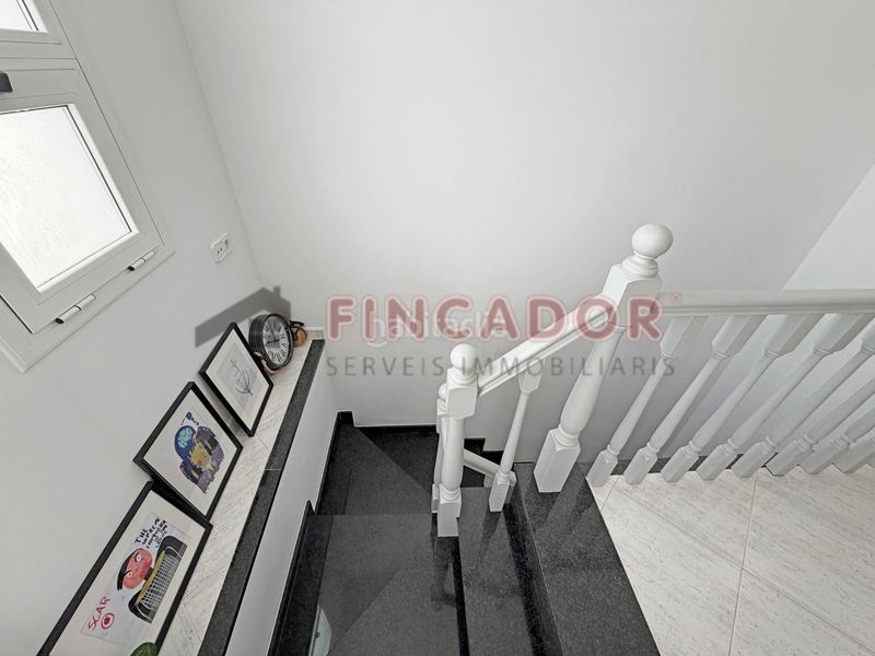 Foto a2d13673-75af-43dd-80e8-b3eb3c0cca87. Casa adossada amb calefacció aparcament a Gràcia Sabadell