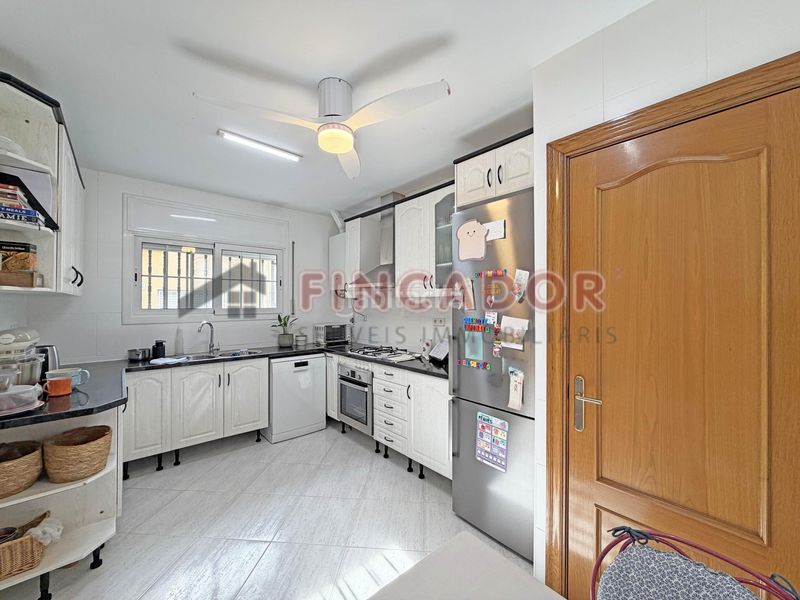 Foto bfbef5b3-e8bd-448d-9207-f827570db9dc. Casa adossada amb calefacció aparcament a Gràcia Sabadell