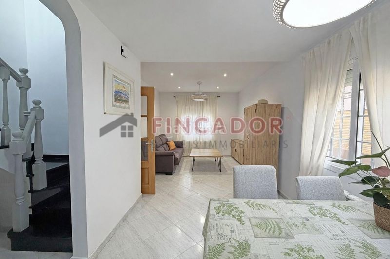 Foto c54caec6-2584-4b7d-a63a-0aad513c4e47. Casa adossada amb calefacció aparcament a Gràcia Sabadell