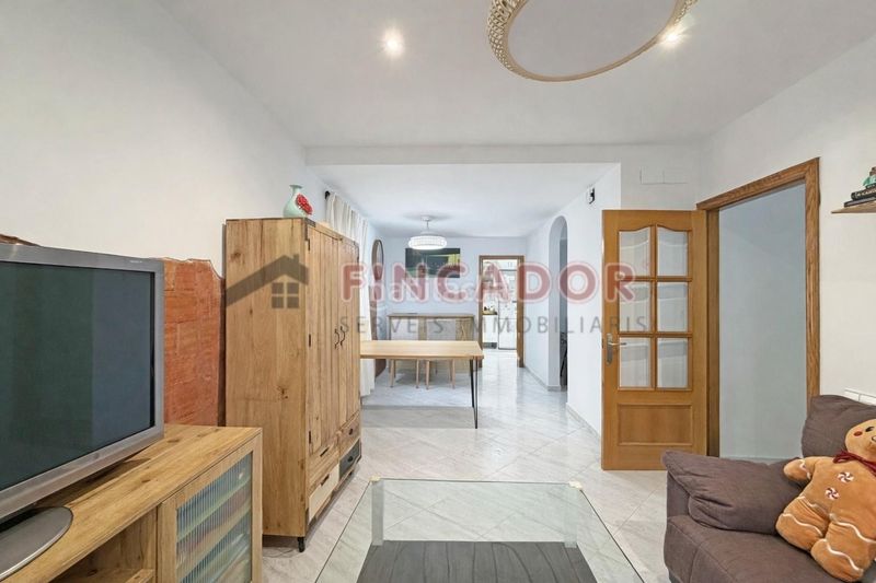 Foto c7078b57-d946-468b-bf38-29a18b55d521. Casa adossada amb calefacció aparcament a Gràcia Sabadell