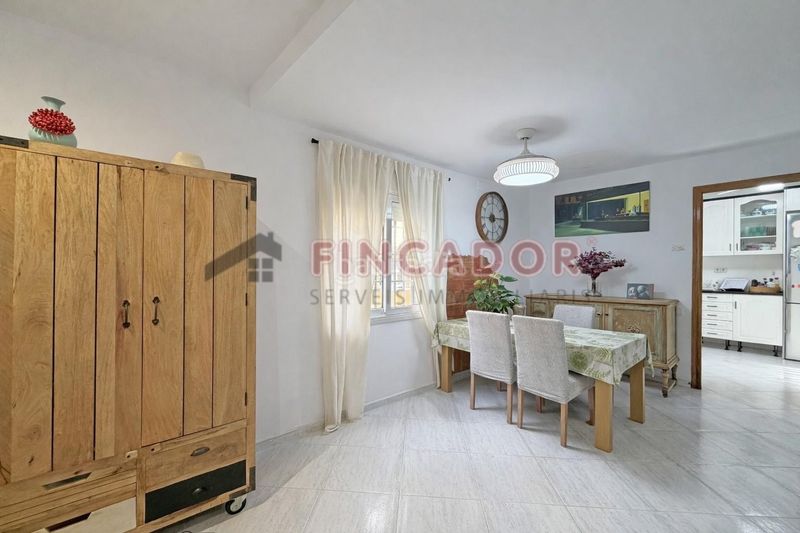 Foto eb7c7151-b608-4478-b70b-f561a7f4bf3c. Casa adossada amb calefacció aparcament a Gràcia Sabadell