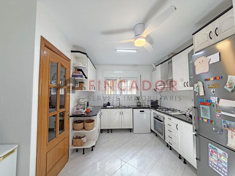 Foto f89ac4fd-7cb6-49d4-9dce-a1b31320899b. Casa adossada amb calefacció aparcament a Gràcia Sabadell
