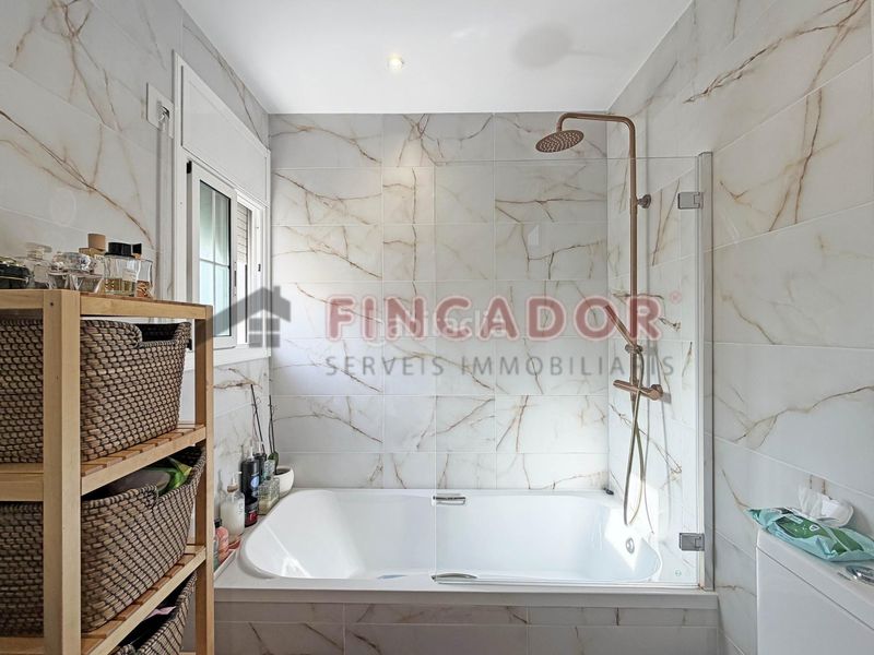Foto ff15f1af-bb7f-4017-9b06-d1b756016af0. Casa adossada amb calefacció aparcament a Gràcia Sabadell