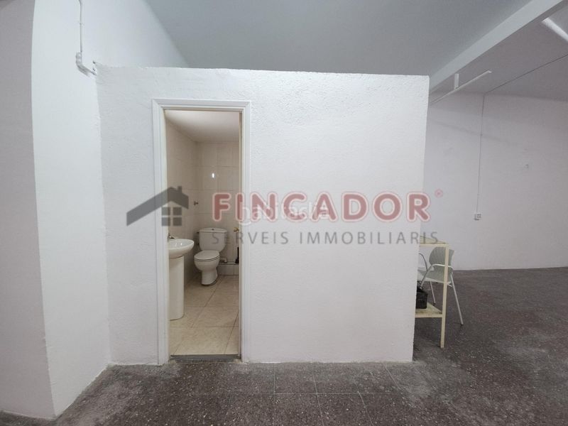 Foto a3938fdd-c90b-4722-ac53-a81b769fbe41. Local comercial a Les Planes Sant Joan Despí