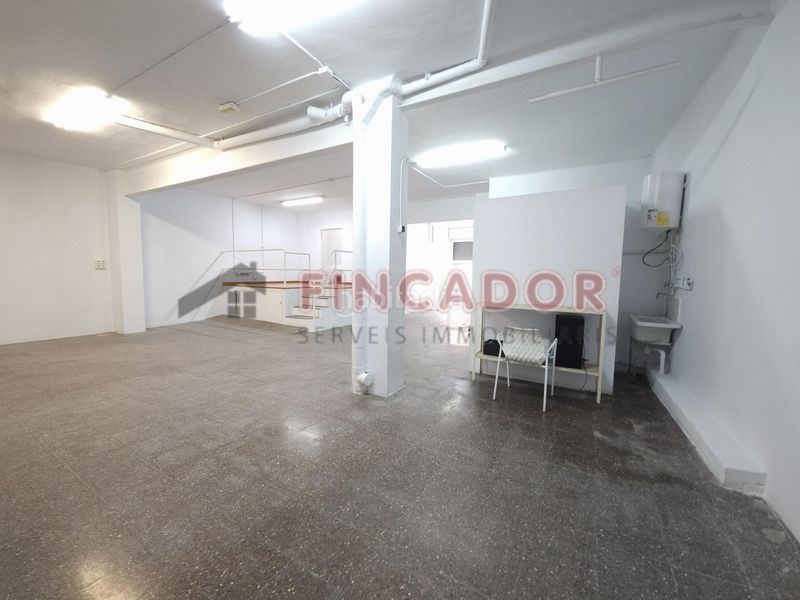 Foto b3f7f71c-eb99-46c8-bbf3-029145031cda. Local comercial a Les Planes Sant Joan Despí