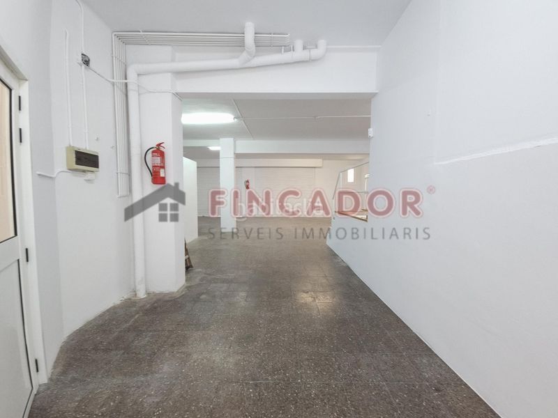 Foto c4518653-0a8a-41bc-b613-e6c1a507444d. Local comercial a Les Planes Sant Joan Despí
