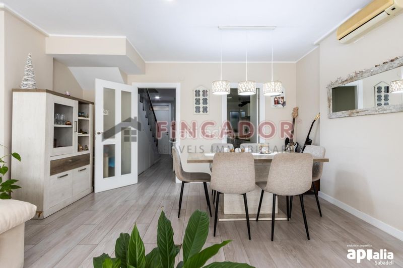 Foto 60fc5069-5b9d-4ab5-98d5-3e2d38502cda. Duplex avec chauffage dans Eixample Sabadell