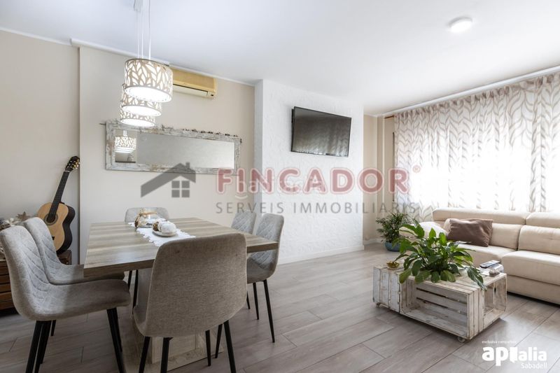 Foto bf9e0031-53ce-492f-8399-6a1fbbb022d6. Duplex avec chauffage dans Eixample Sabadell