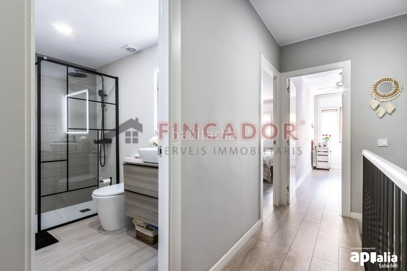 Foto ede449b2-3db5-423d-9640-71b7d8cdd105. Duplex avec chauffage dans Eixample Sabadell