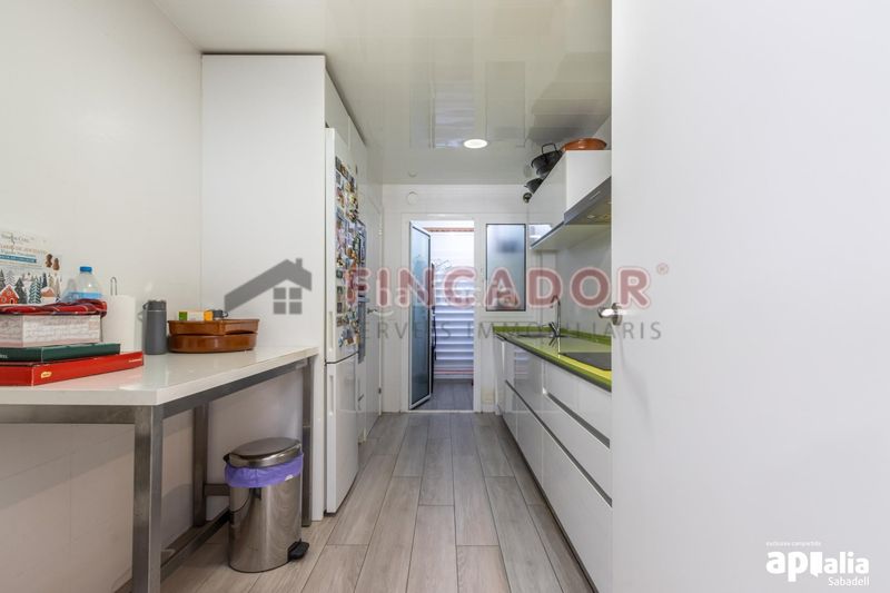 Foto fd54dbd1-c04a-492f-8c41-917151a8d878. Duplex avec chauffage dans Eixample Sabadell