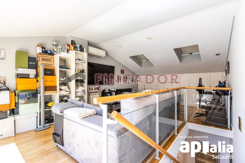 Foto 1e1d2028-63fd-4ee9-8948-433fb6f087c0. Casa amb calefacció aparcament a Creu Alta Sabadell