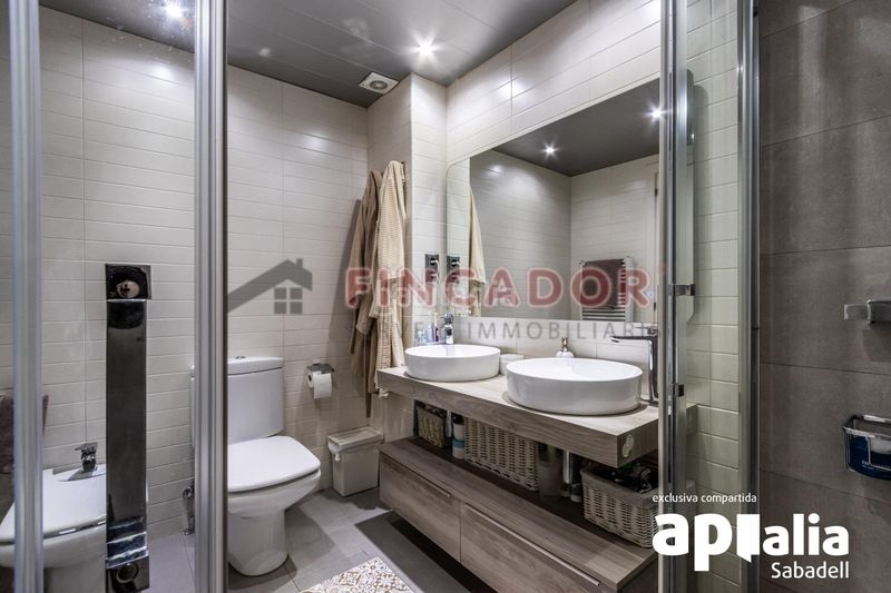 Foto 84c5b913-3b8f-4b73-bdaa-be37060bdbad. Casa amb calefacció aparcament a Creu Alta Sabadell