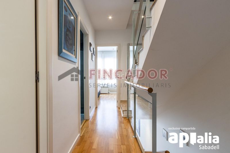Foto f93e9b67-66c0-4448-aea9-096c17354aef. Casa amb calefacció aparcament a Creu Alta Sabadell