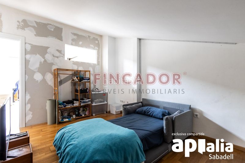 Foto 18d584fb-2ceb-47fe-8653-6a8da52daefe. Casa amb calefacció aparcament a Gràcia Sabadell