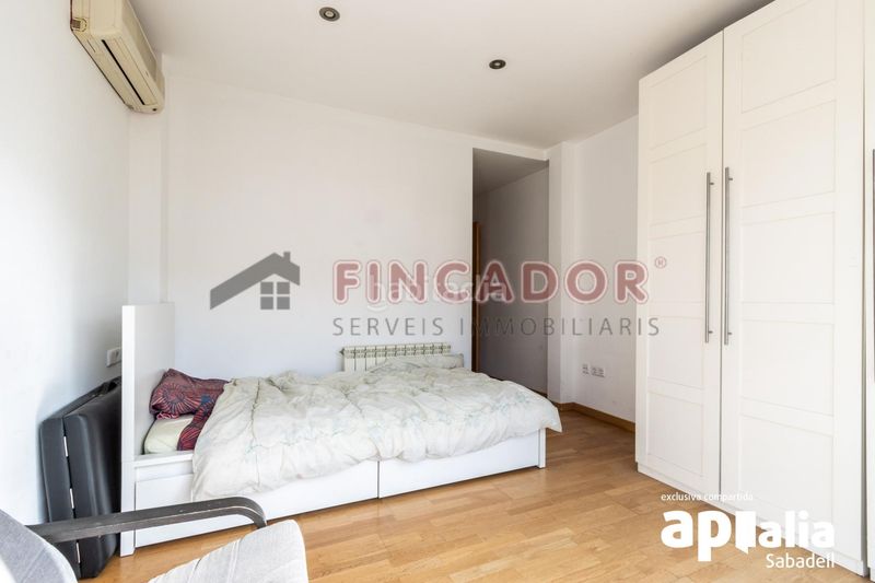 Foto 1f7e132d-2673-466f-8eab-bcc669896d83. Casa amb calefacció aparcament a Gràcia Sabadell