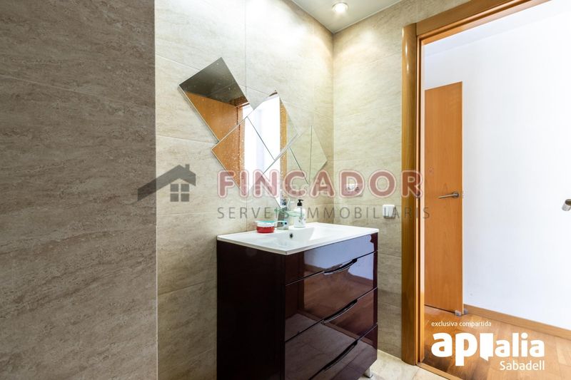 Foto c10bfd26-64a6-4843-99e0-470ce15640b6. Casa amb calefacció aparcament a Gràcia Sabadell