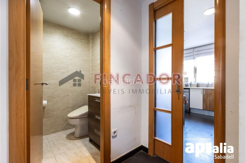 Foto c44ff3e9-bf23-4c74-b3fe-bf78516d919f. Casa amb calefacció aparcament a Gràcia Sabadell