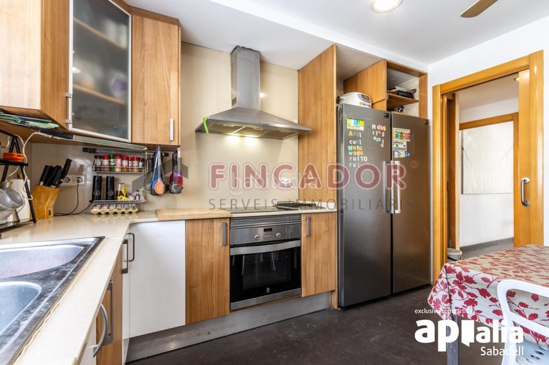 Foto d9028cd2-64d1-4191-8d82-45675359a504. Casa amb calefacció aparcament a Gràcia Sabadell